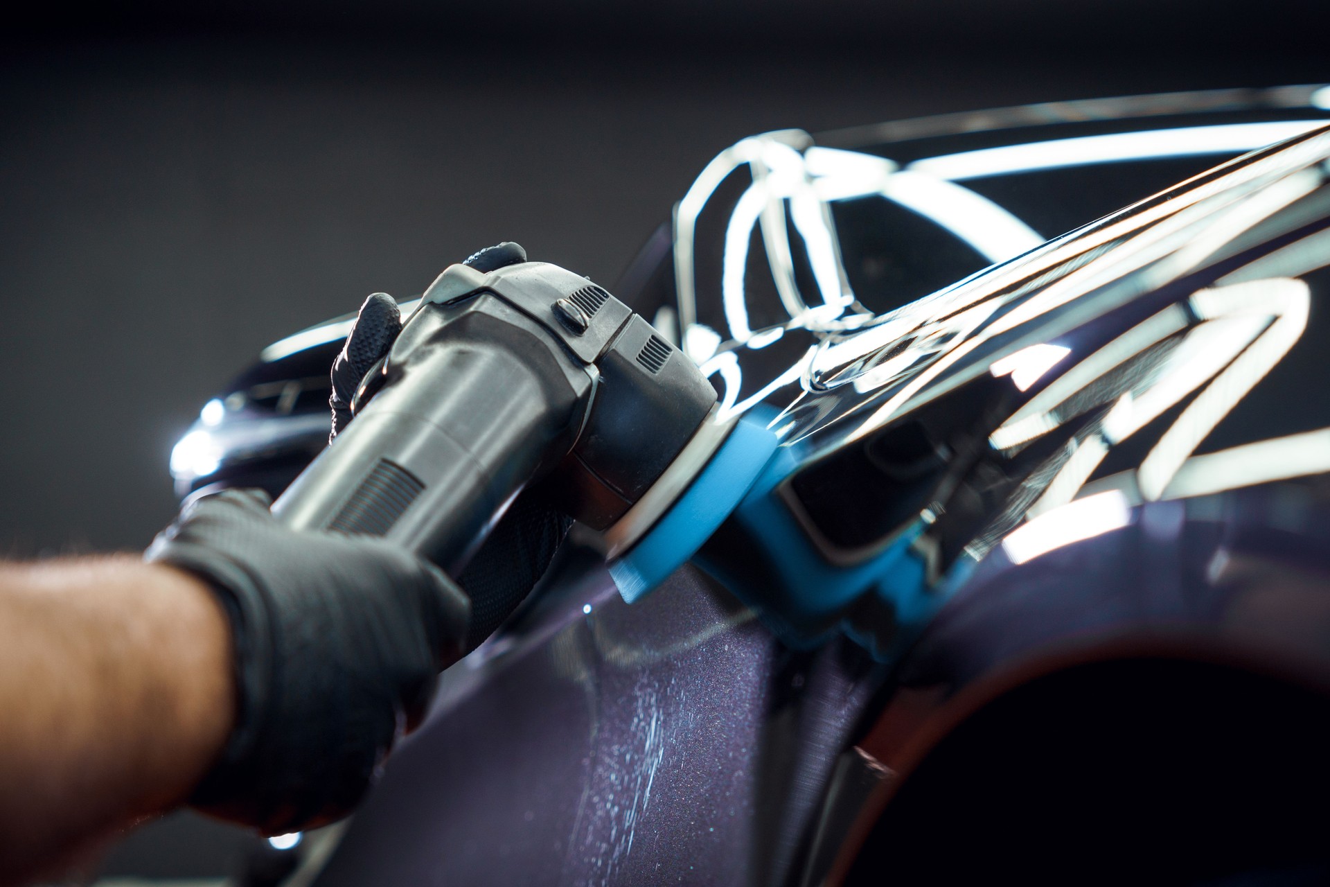 Autopolierprozess mit elektrischem Puffer